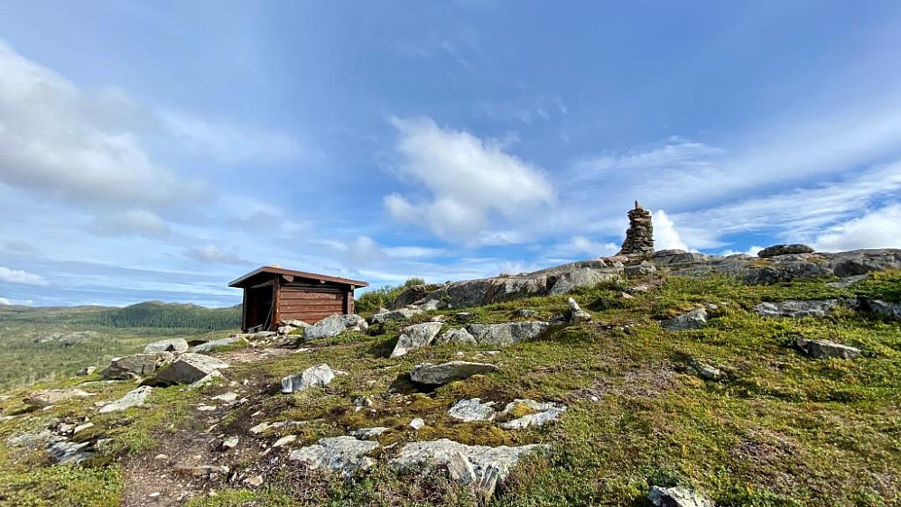 Her er gapahuken oppe på Rotaheia.