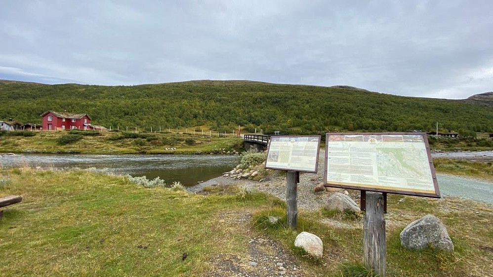 Litt info er satt opp ved p-plassen.