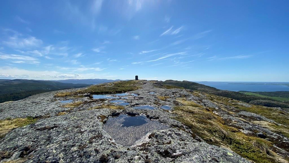 Topp platået bort mot den flotte varden på Høgkoren.