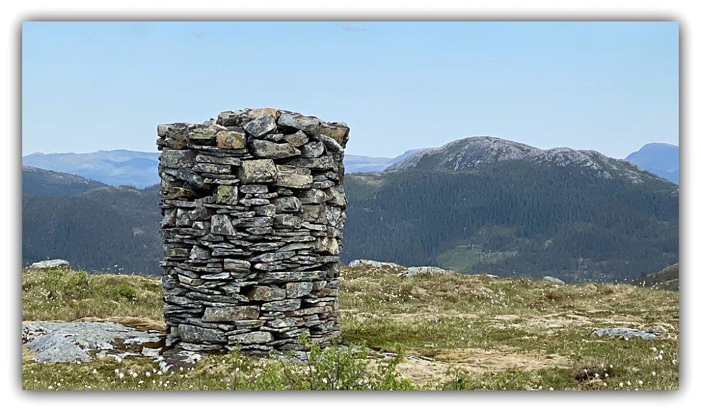 Litt av en varde her oppe på Bremmenholmsheia. Ser Melhusklumpen til høyre.