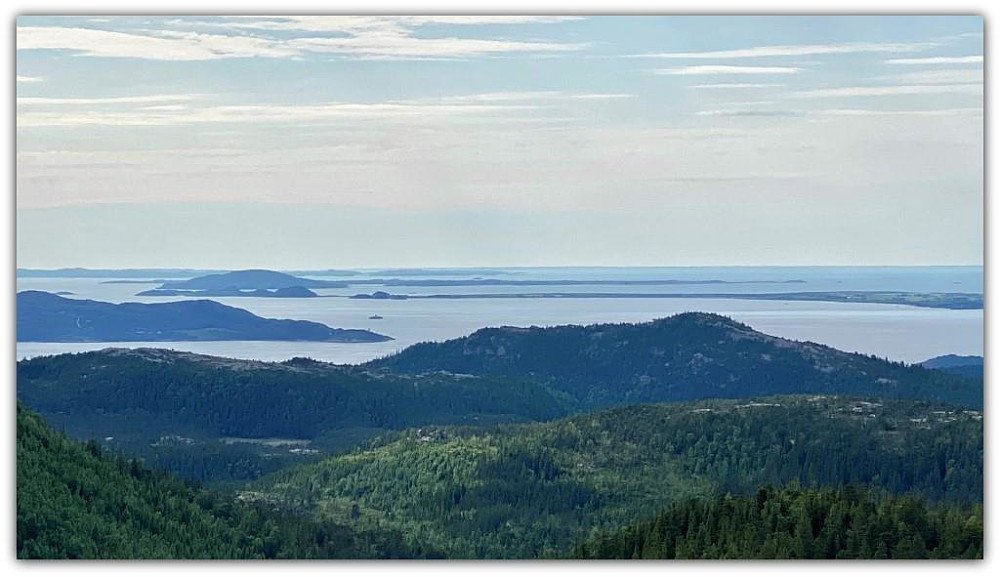 Mot havet. Brekstad og Garten langt der ute.
