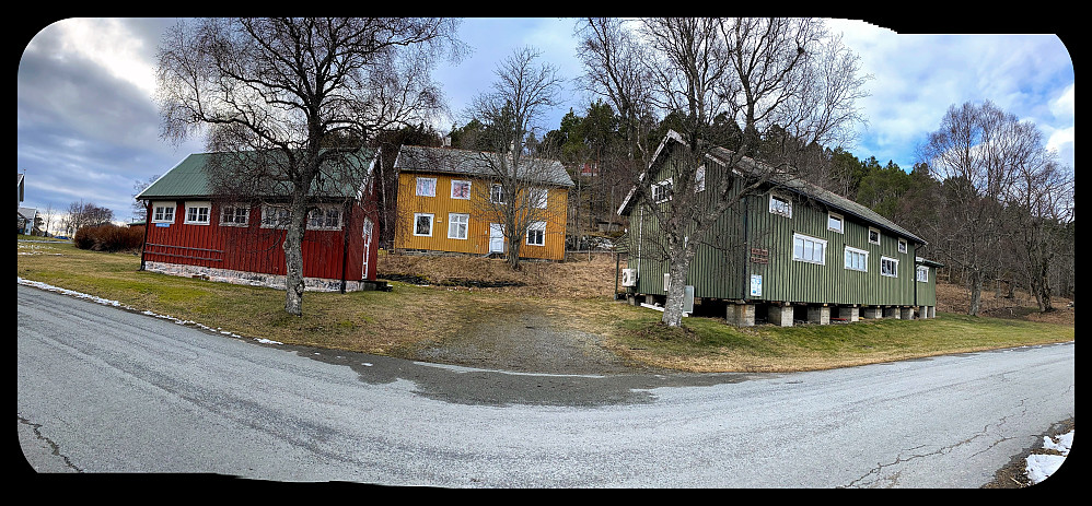 Gamle bygg inne på fortet.