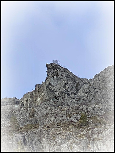 Trollet i Trollfjellet skuer mot vest.