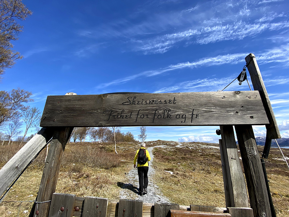 Den her porten må du igjennom før du kan starte på de mange turstiene som er anlagt her.