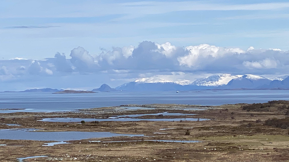 Ser enden på Skeisneset langt mot nord og dit skal vi i dag.