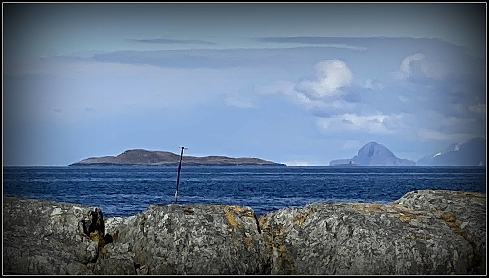 Melstein og Torghatten som ligger i Nordland.