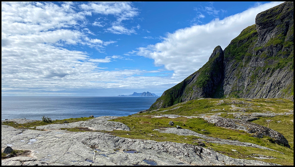 Mot Mosken og Værøy.