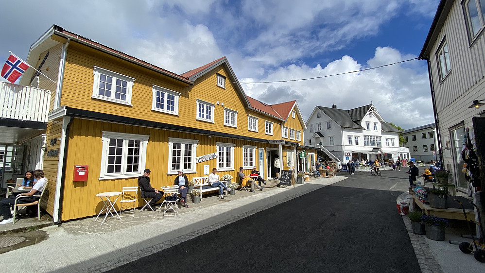 En liten kafestopp ble det tid til i det fine været.