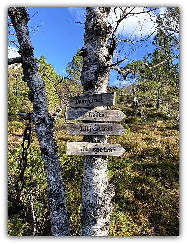 Kom til et stiskille som var bra merket.