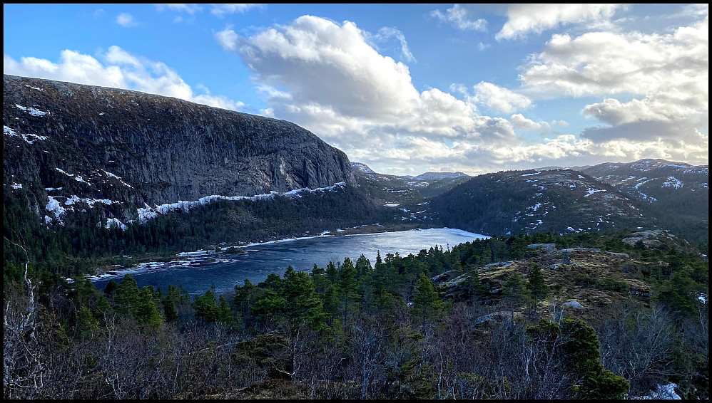 Mye fjell her og lite snø........