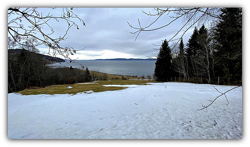 En del snø oppe i Hafellekra enda.