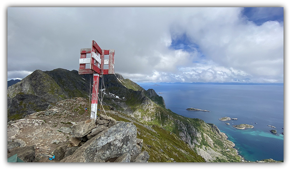 Vågakallen ligger inne i skydekket der bak.