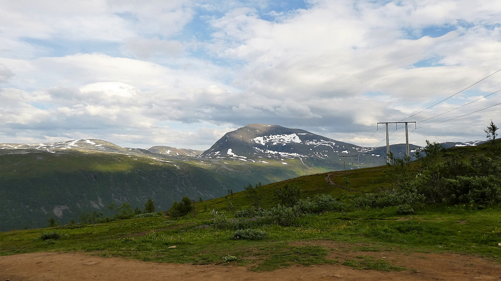 Oppe ved Fjellstua her og ser mot Tromsdalstinden.