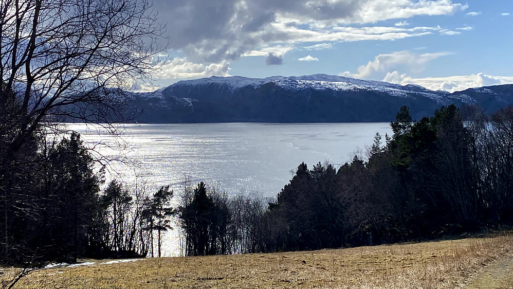 På andre siden av Trondheimsfjorden ligger Kallurddalsbrottet 436 moh.