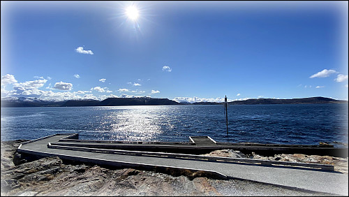 Fin fiskeplass tilrettelagt for rullestolbrukere.