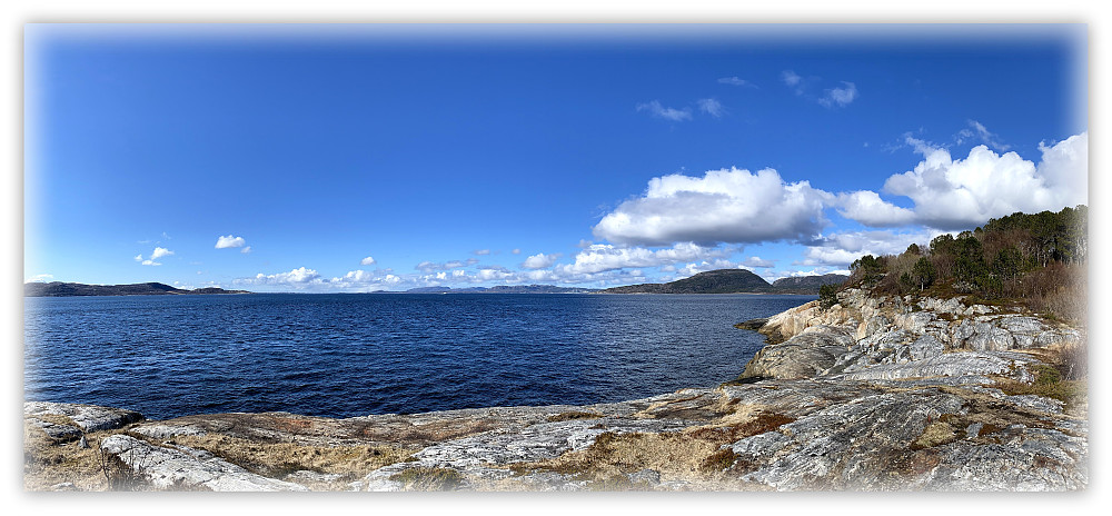 Mot Ytre Trondheimsfjorden og Ørlandet.
