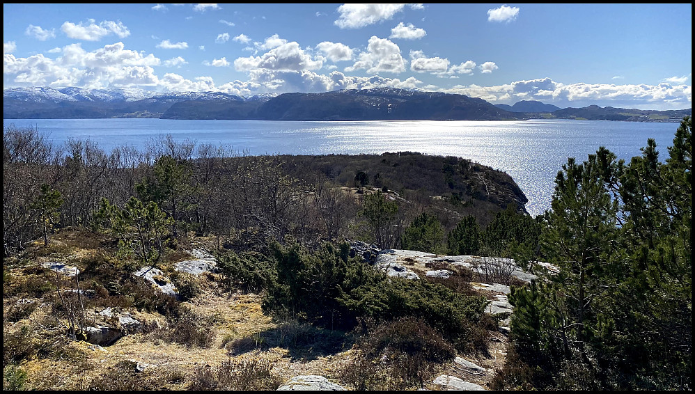 Ned mot sjøen og Hysneståa.