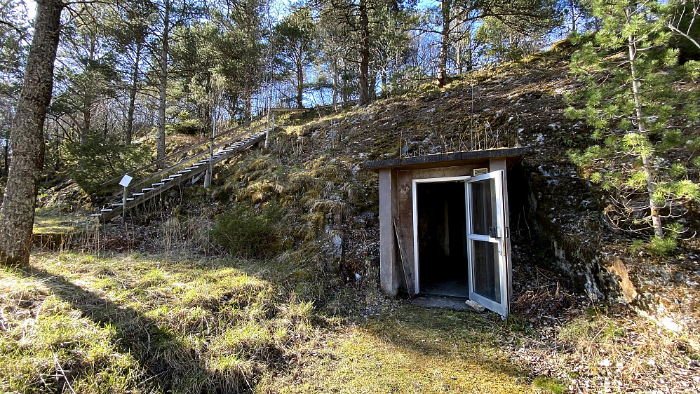 Inngang til fjellhallen.