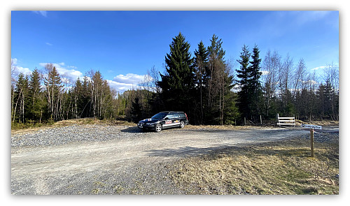 God plass på parkeringa.