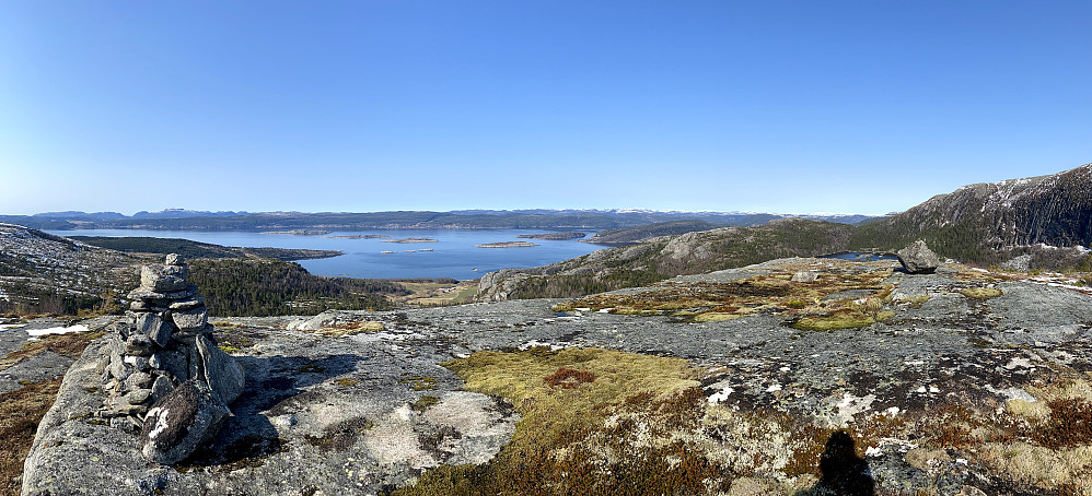 Varden på Rundlia er ikke høyeste punkt. Det ligger over myra mot sør.