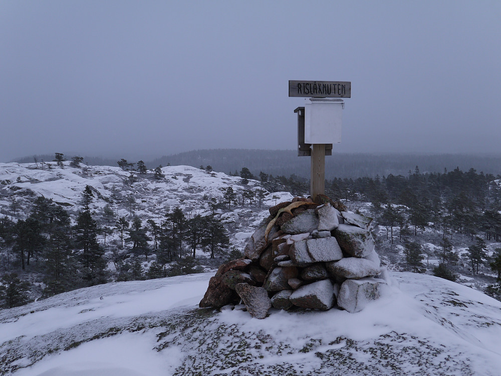 Ikke den store utsikten i lett snøvær, men fin tur