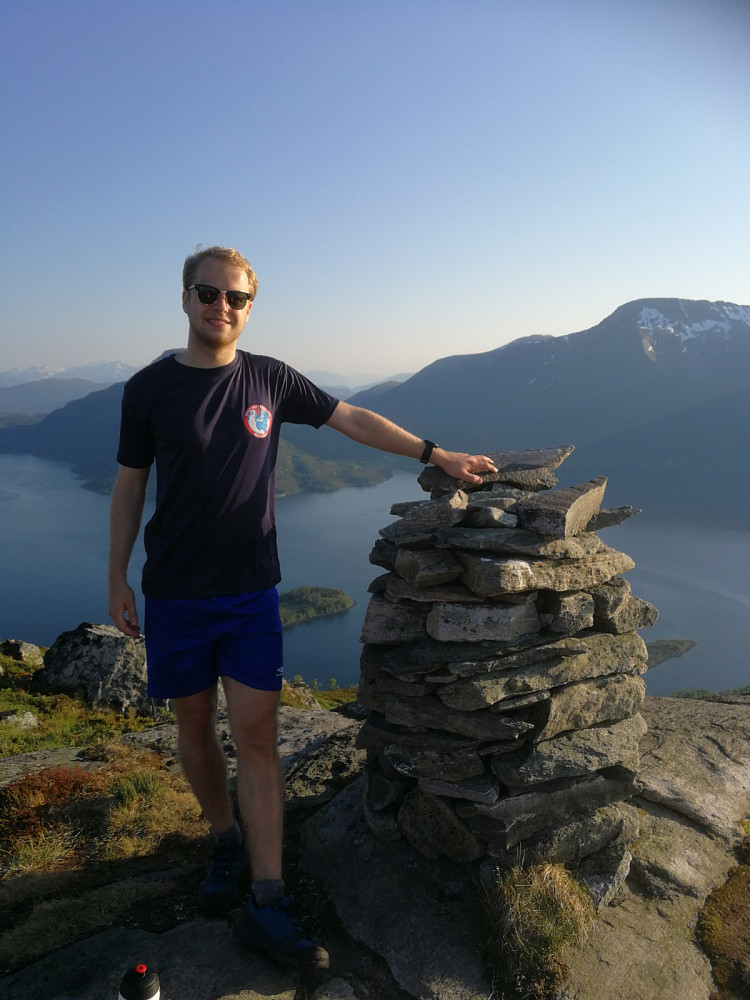 Martin (Lebergsfjellet) på toppen av Hellenakken.