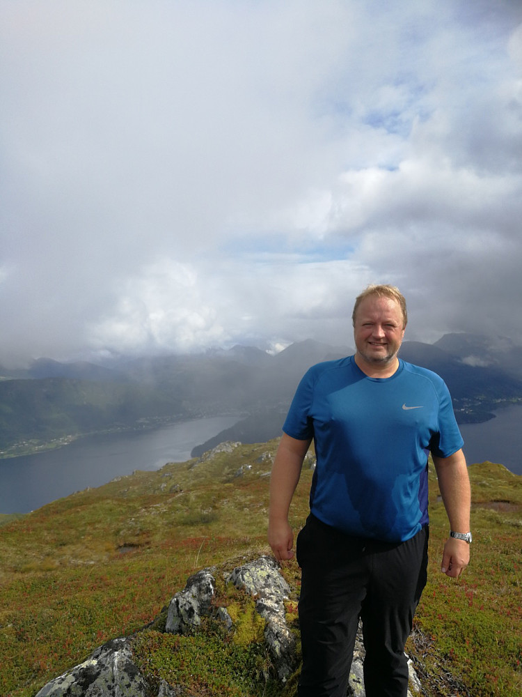 Sjøholt bak