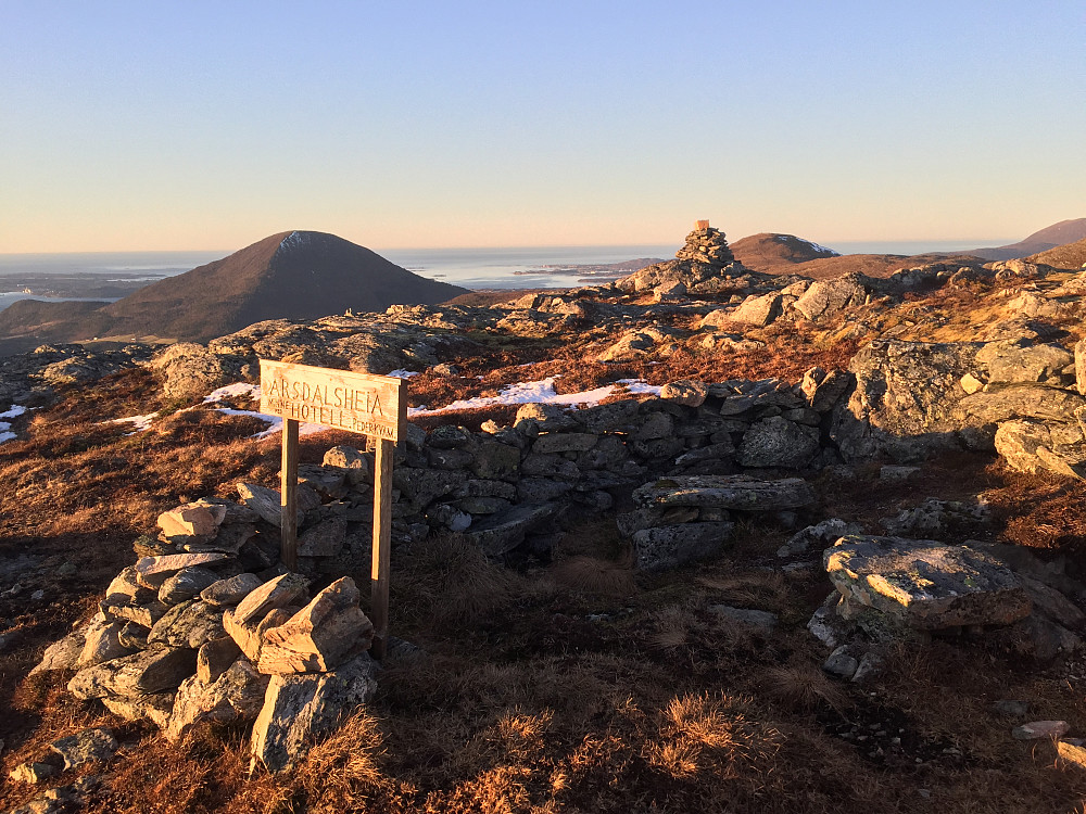 Arsdalen hotell i solnedgang