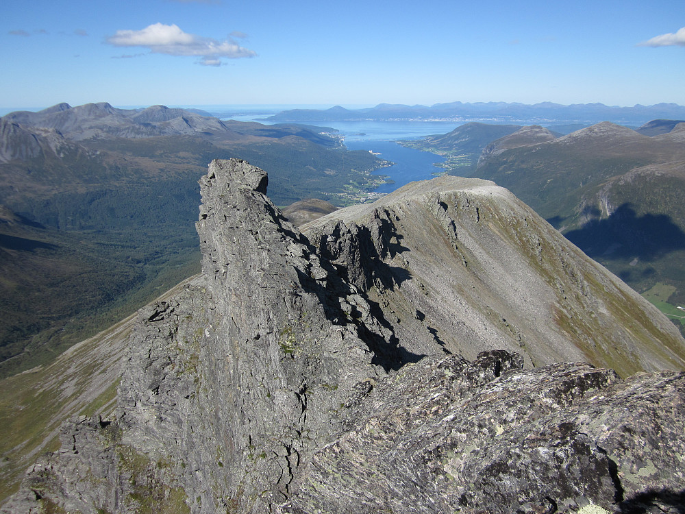 Frå Brudefølget mot Tresfjord og Molde