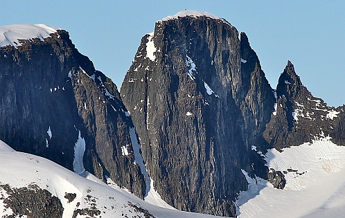 Arkivfoto. Havaldetreet, skaret, Tindefjell og Yngvar Nilsen´s tind. Vi ser snørenna vi kom ned til breen