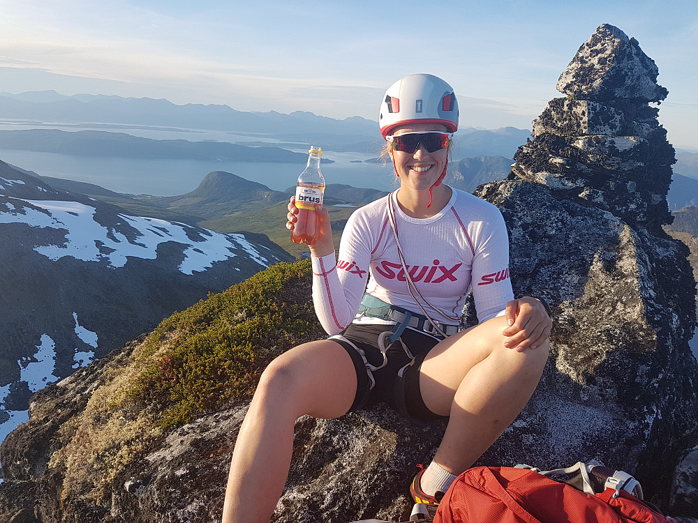 Katharina nyter en ananasbrus på toppen kl. 21.50