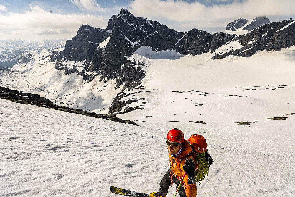 På ski opp fra bandet. Foto: Haakon Lundkvist
