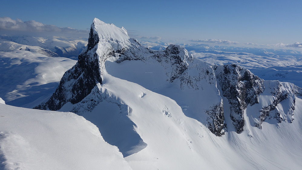 Store Austabotntinden fra Store Ringstinden! Godt å kunne se på et så flott fjell og vite at der har jeg vært!