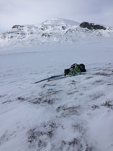 Den usminkede sannhet om at gråværet gjorde et helhjerta framstøt under en rast på flya der jeg tinte snø. Men sola tok fort over igjen!