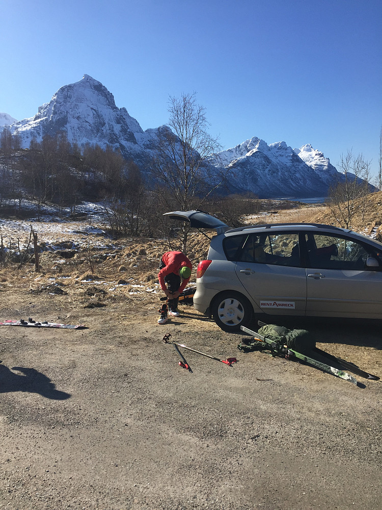 Stortinden minner om en større Stortind i Lyngen. Jada jeg overdriver en smule. Ellers en "lykkelig uvitende morgen" enn så lenge...