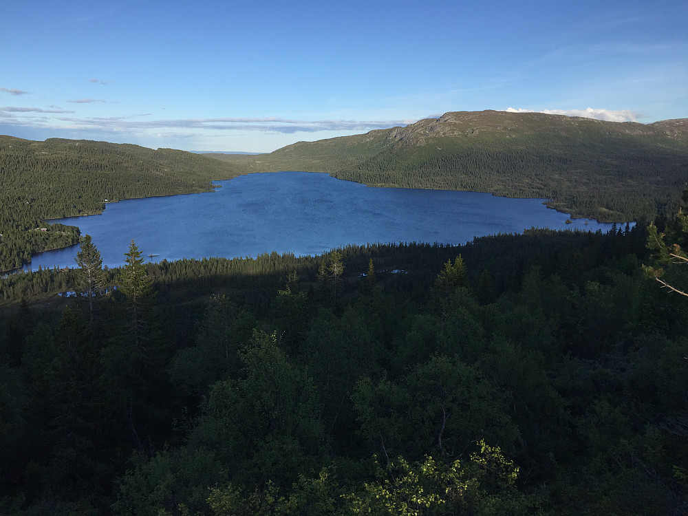 På vei opp mot Velebufjellet kommer Sørkjevatnet virkelig til sin rett! Dette var virkelig malerisk!