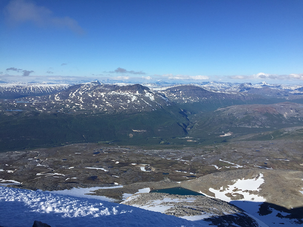 Fra toppen mot Solvågtinden og Junkerdalen!