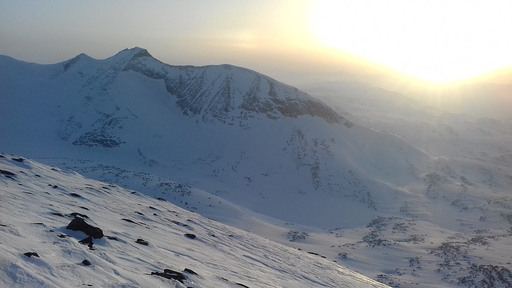 Disig og lite spektakulær solnedgang, men stemning var det lell! Kall det gjerne trolsk, for det må lys til for at jeg skal oppfatte noe som trolsk...