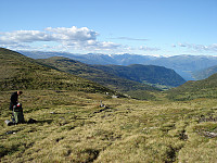 En liten rast etter å ha kommet ned fra Sopandefjellet. Nå venter snart ryggen utover mot Synshovden og Sognefjorden.