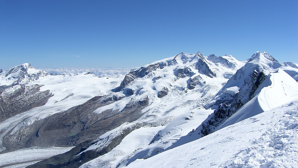 Fra Breithorn mot Dufourspitze i september 2012. Det var Sondres turrapport fra Dufourspitze året før som virkelig fikk meg til å føle dragningen mot Alpene.