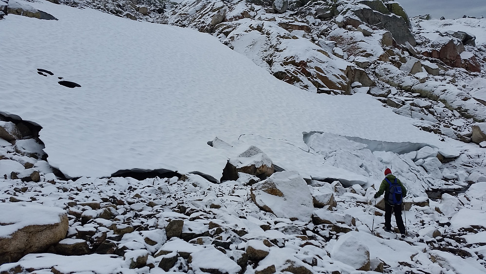 Snøbre fra forrige vinter. Utrolig at den ikke har smeltet etter en veldig varm sommer.
