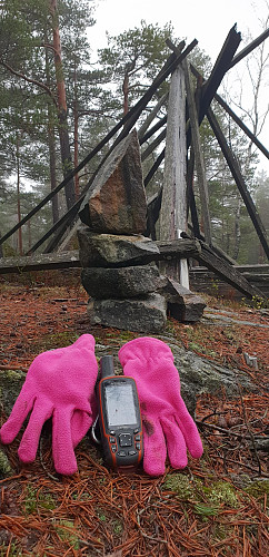 Sammenrast tårn på toppen.
