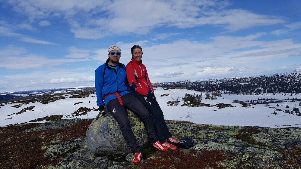 Kristine og Hans Thorvald på Torpevassfjellets høyeste punkt