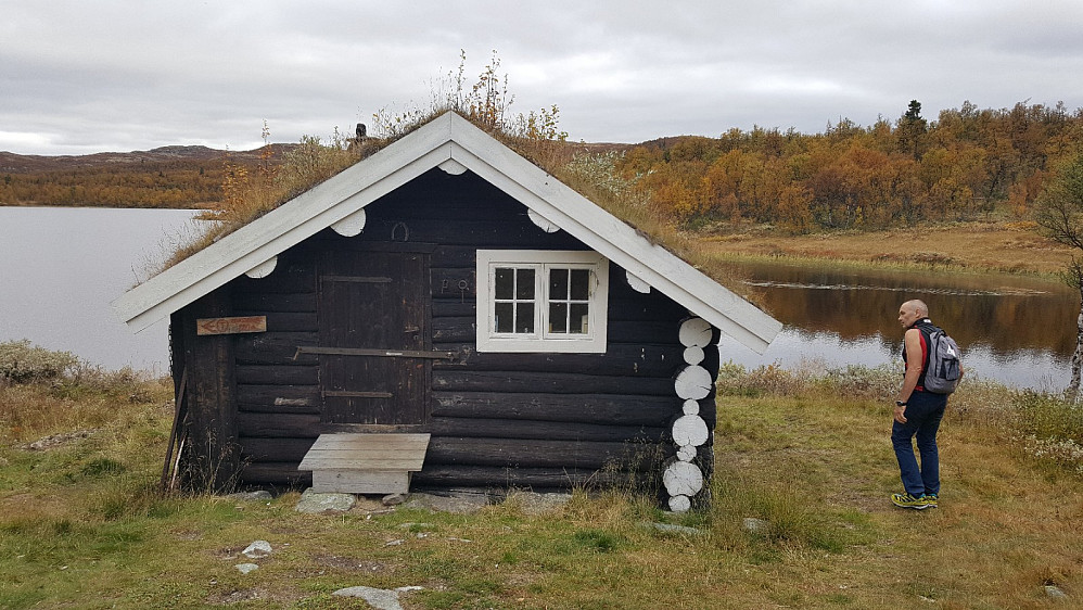 Naust/hytte ved Øvre Reinsjøen, et par hundre meter unna Reinsjøbua