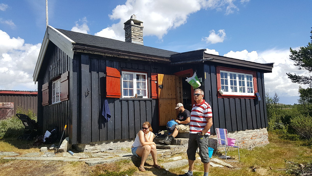 Hilde, Jonn Harald og Knut på hytta til Hilde og Jonn Harald