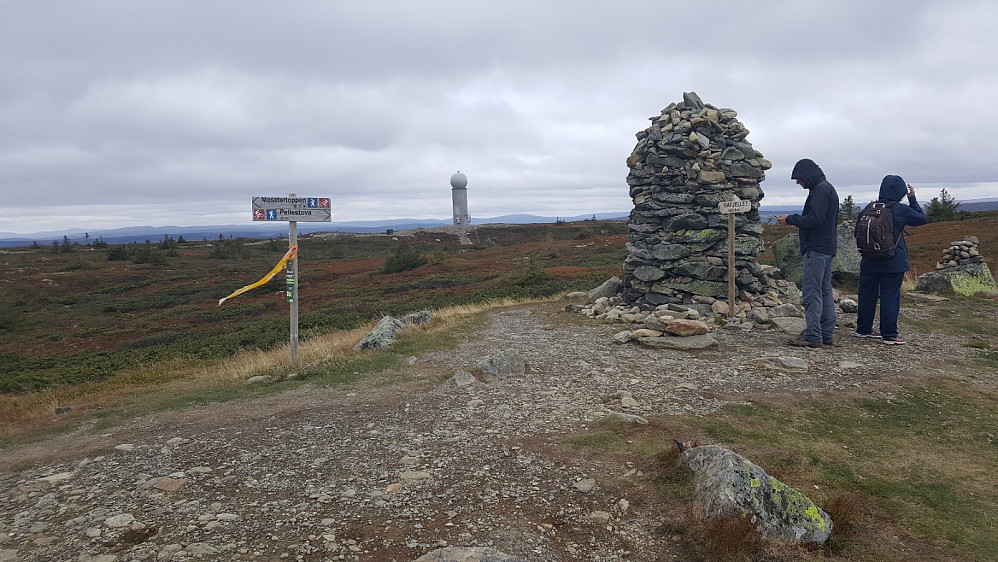Hafjell med værradaren i bakgrunnen