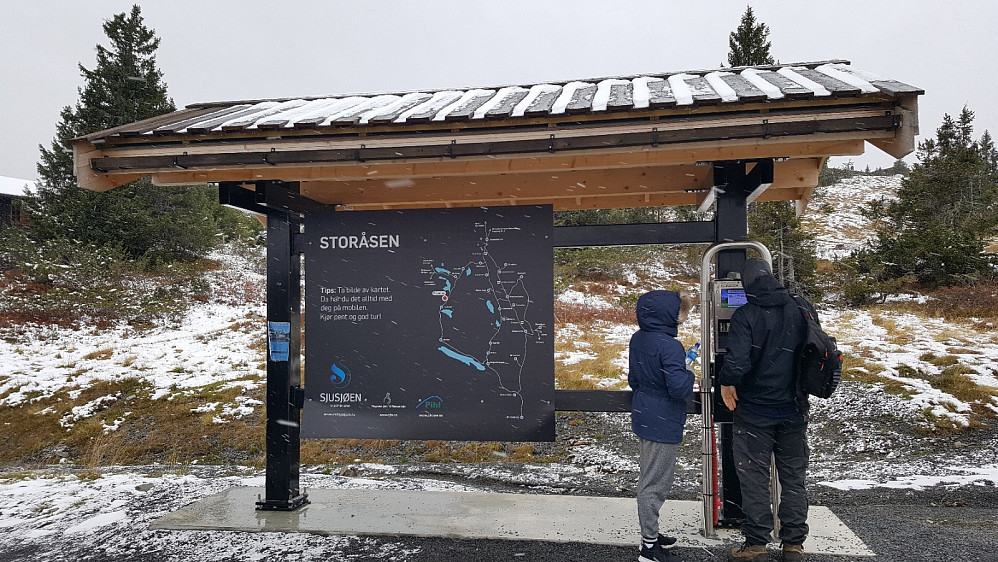 Infotavle på parkeringsplassen på Storåsen