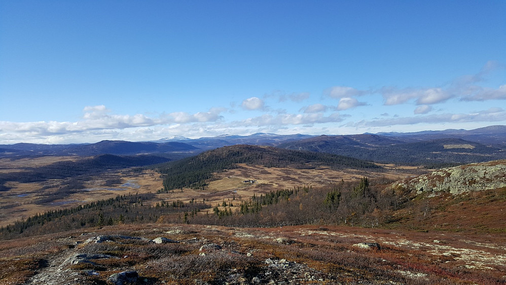 Fra Snæreskampen, mot Toftsetra og Storhaugen, bakerst Skaget og Langsuene