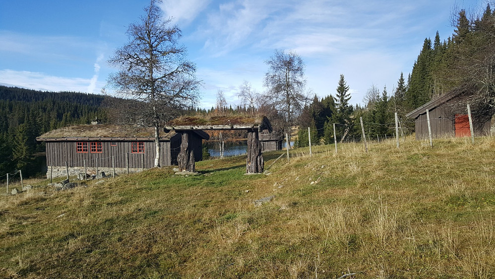 Huse seter på Hokna