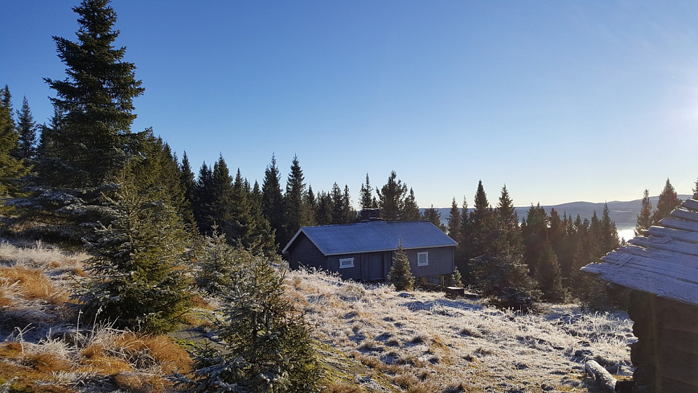 Seterhuset på setra til Bergstuen i Saksumdal, nylig restaurert av Harald Austgarden, faren til dagens eier Runar Austgarden. Setra var opprinnelig seter til Vesl-Ulland